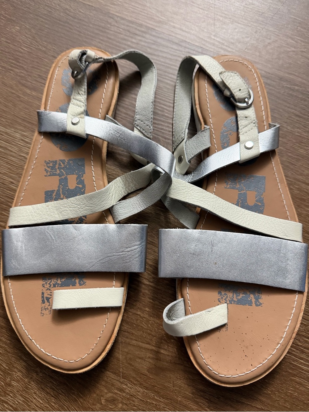 Sorel Sandals Women's Size 10.5 Ella Strappy Silver Leather Buckle